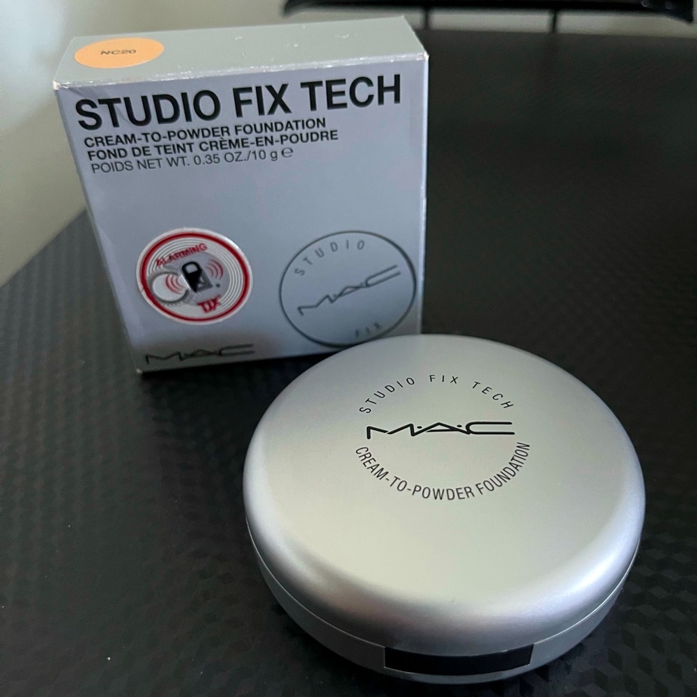 ❌SOLD❌ MAC STUDIO FIX TECH CREAM-TO-POWDER FOUNDATION - NC 20 NEW